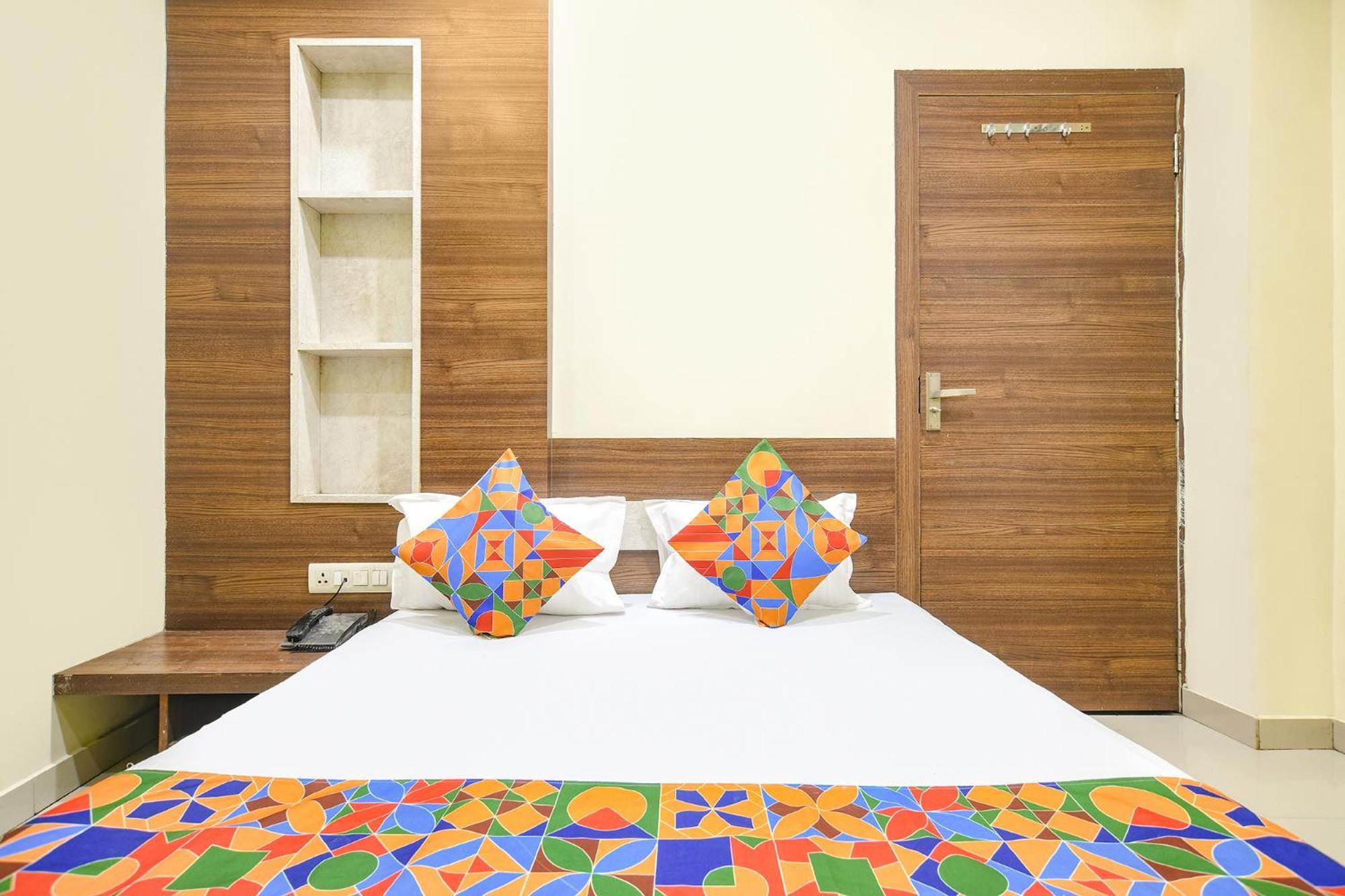 Fabexpress Blue Star Ujjain Exterior photo
