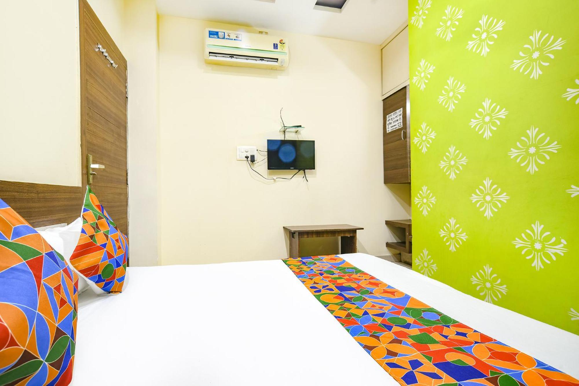 Fabexpress Blue Star Ujjain Exterior photo