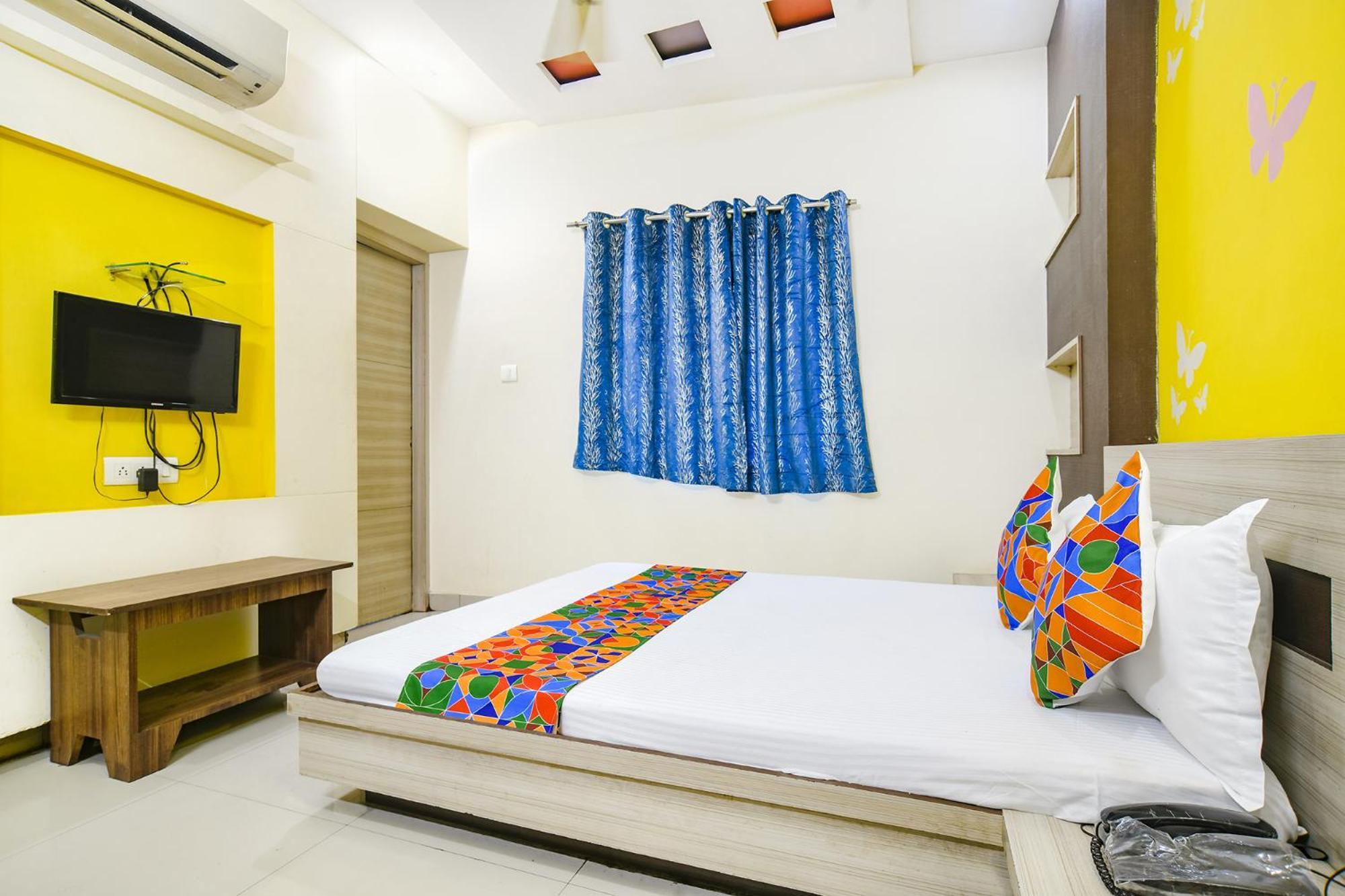 Fabexpress Blue Star Ujjain Exterior photo